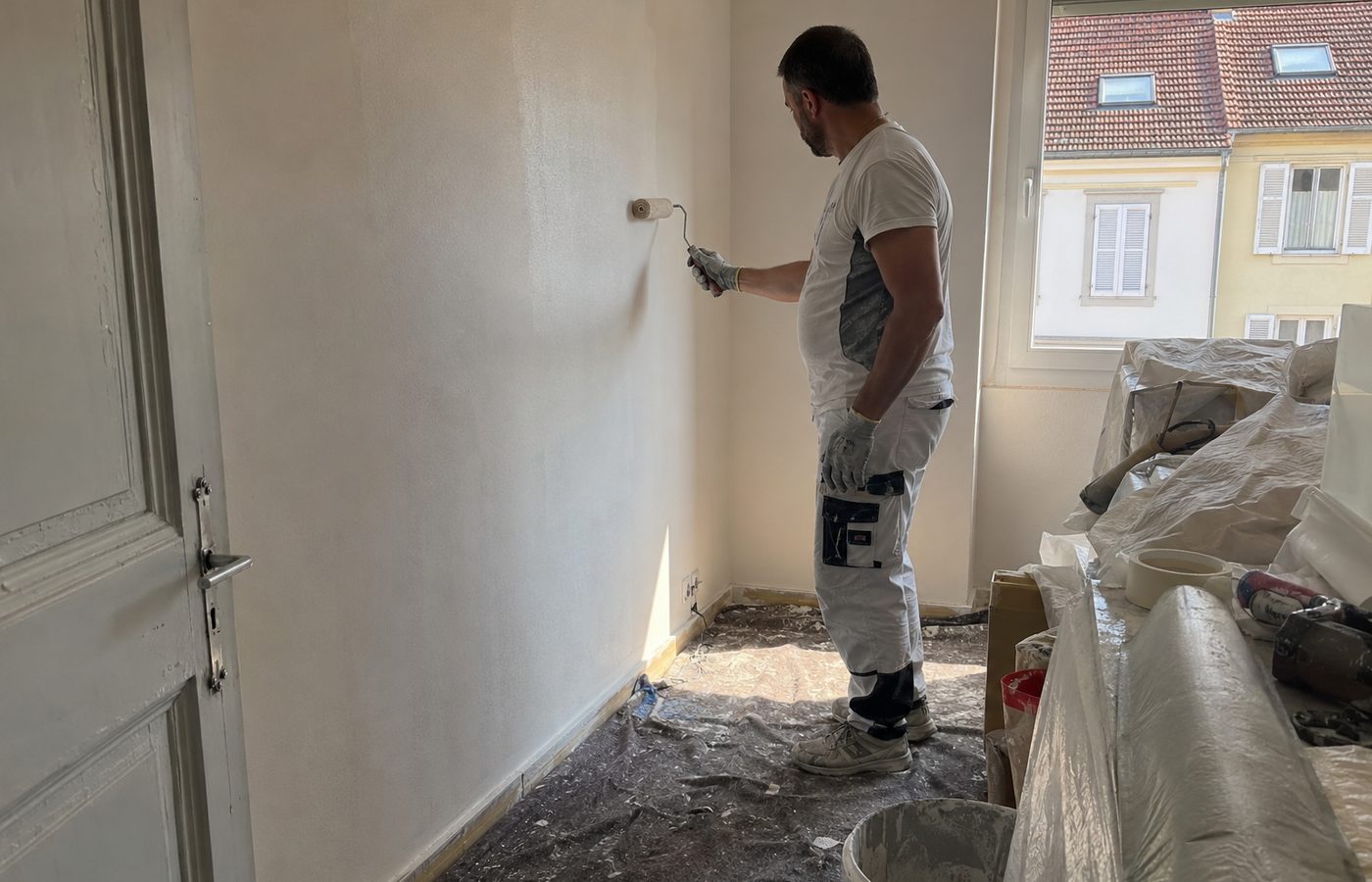 Rénovation peinture complète d'un appartement de 65 m² à Barbizon (Seine-et-Marne) par Hservices75 - murs et plafonds refaits à neuf